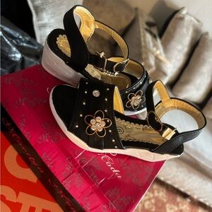 Kids Black and Gold Floral Sandals